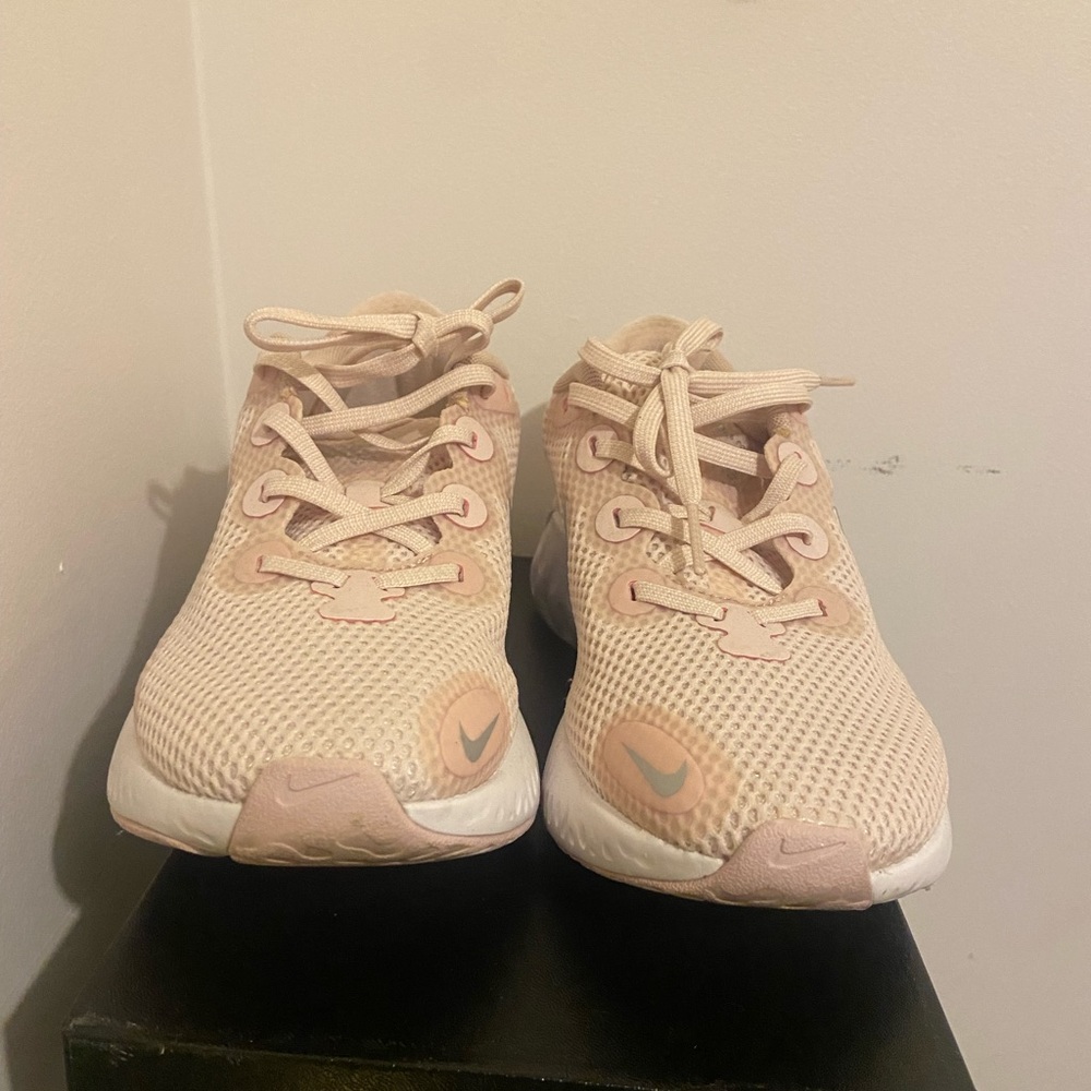 Nike Women's Renew Run -BARELY ROSE/METALLICBARELY ROSE/MTLC RED BRONZE-WHITE